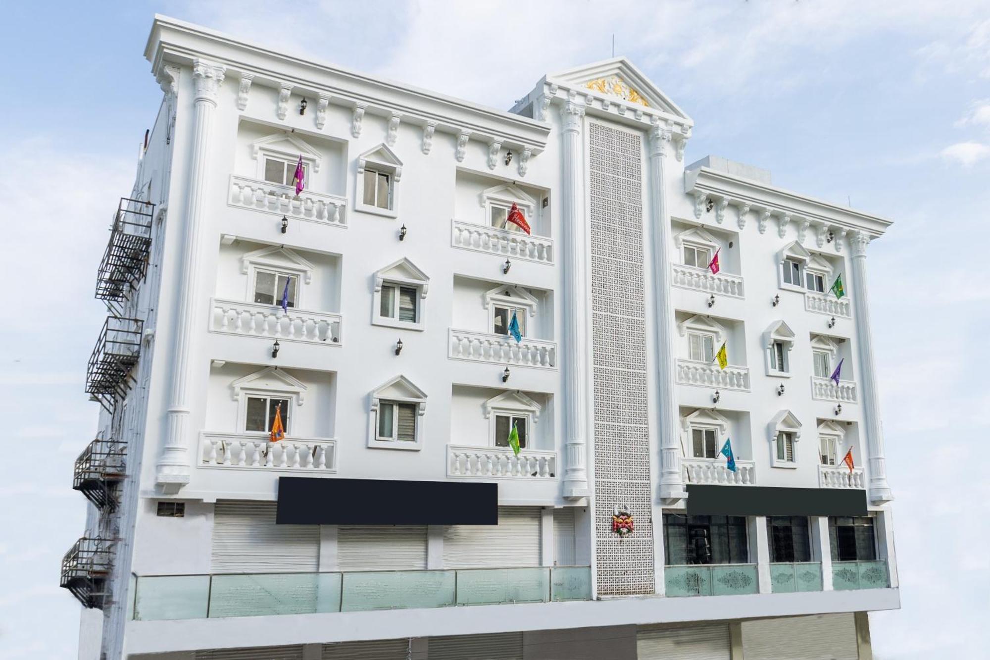 Treebo Seventh Heaven Kukatpally Haidarábád Kültér fotó